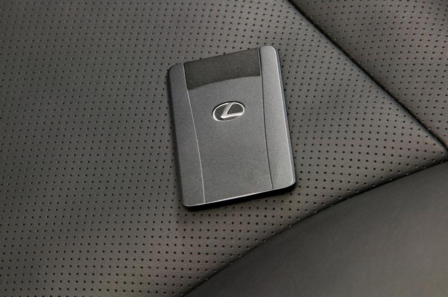  Lexus LS600h L 2008 года  (фото 11 из 34)